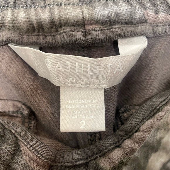 Athleta Farallon Jogger Pant Women's Size 2 Zip Ankle & Pocket Camo Camouflage - Picture 5 of 5